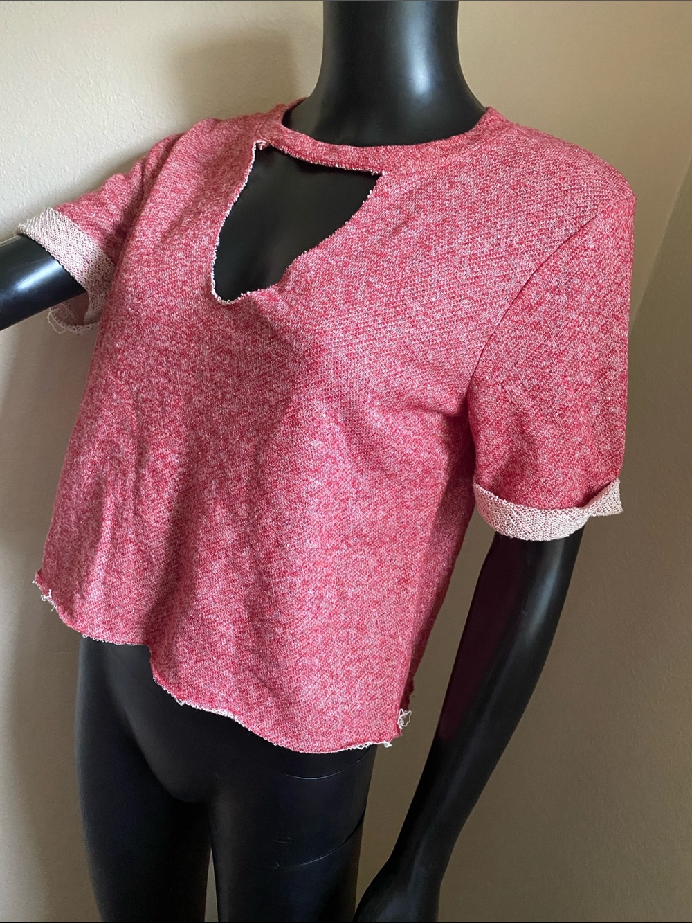 Women's Red Short-Sleeve Cutout Crop Top - Picture 3 of 10